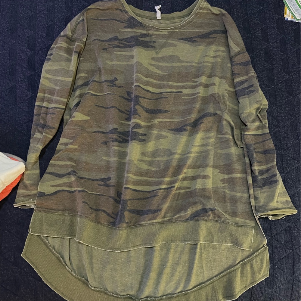 Z supply camouflage sweatshirt